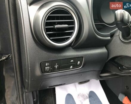 Сірий Хендай Kona, об'ємом двигуна 0 л та пробігом 70 тис. км за 18100 $, фото 19 на Automoto.ua