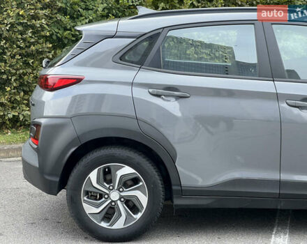 Серый Хендай Kona, объемом двигателя 1.6 л и пробегом 54 тыс. км за 20950 $, фото 23 на Automoto.ua