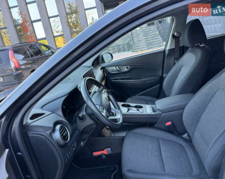 Сірий Хендай Kona, об'ємом двигуна 0 л та пробігом 114 тис. км за 15999 $, фото 14 на Automoto.ua