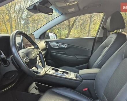 Сірий Хендай Kona, об'ємом двигуна 0 л та пробігом 42 тис. км за 22200 $, фото 14 на Automoto.ua