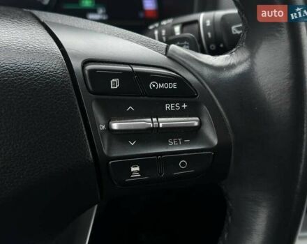 Серый Хендай Kona, объемом двигателя 0 л и пробегом 95 тыс. км за 17200 $, фото 17 на Automoto.ua