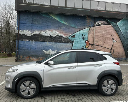 Серый Хендай Kona, объемом двигателя 0 л и пробегом 38 тыс. км за 18999 $, фото 3 на Automoto.ua