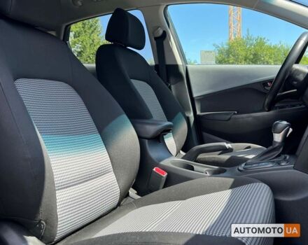 Серый Хендай Kona, объемом двигателя 2 л и пробегом 51 тыс. км за 17300 $, фото 10 на Automoto.ua