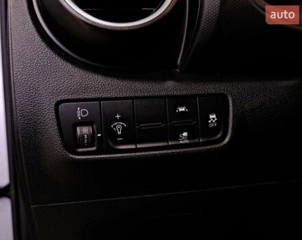 Серый Хендай Kona, объемом двигателя 0 л и пробегом 88 тыс. км за 20300 $, фото 19 на Automoto.ua