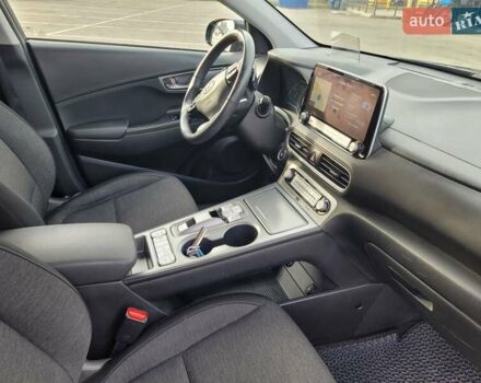 Серый Хендай Kona, объемом двигателя 0 л и пробегом 78 тыс. км за 15900 $, фото 21 на Automoto.ua