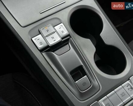 Серый Хендай Kona, объемом двигателя 0 л и пробегом 95 тыс. км за 17200 $, фото 20 на Automoto.ua