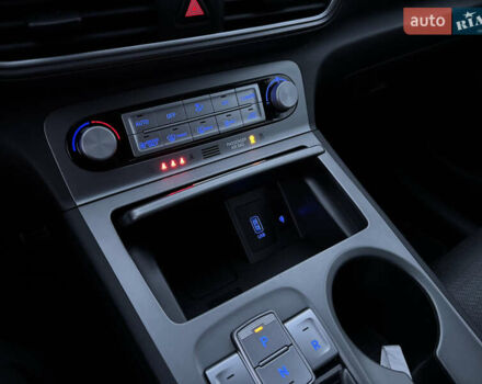 Серый Хендай Kona, объемом двигателя 0 л и пробегом 98 тыс. км за 18300 $, фото 13 на Automoto.ua