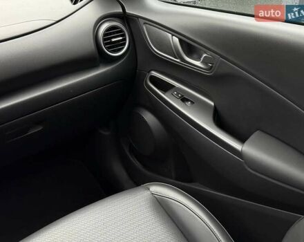 Сірий Хендай Kona, об'ємом двигуна 0 л та пробігом 61 тис. км за 17700 $, фото 52 на Automoto.ua