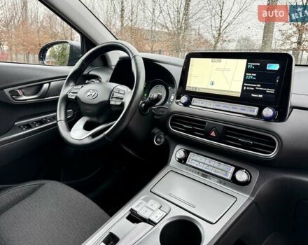 Серый Хендай Kona, объемом двигателя 0 л и пробегом 74 тыс. км за 15250 $, фото 75 на Automoto.ua