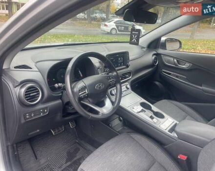 Серый Хендай Kona, объемом двигателя 0 л и пробегом 114 тыс. км за 17100 $, фото 26 на Automoto.ua