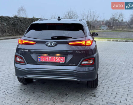 Серый Хендай Kona, объемом двигателя 0 л и пробегом 98 тыс. км за 18300 $, фото 36 на Automoto.ua