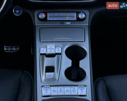 Сірий Хендай Kona, об'ємом двигуна 0 л та пробігом 63 тис. км за 18600 $, фото 28 на Automoto.ua