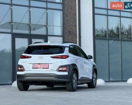Серый Хендай Kona, объемом двигателя 0 л и пробегом 93 тыс. км за 17970 $, фото 30 на Automoto.ua