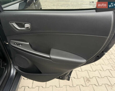 Сірий Хендай Kona, об'ємом двигуна 0 л та пробігом 78 тис. км за 18600 $, фото 24 на Automoto.ua