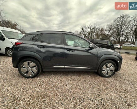 Сірий Хендай Kona, об'ємом двигуна 0 л та пробігом 61 тис. км за 18800 $, фото 14 на Automoto.ua