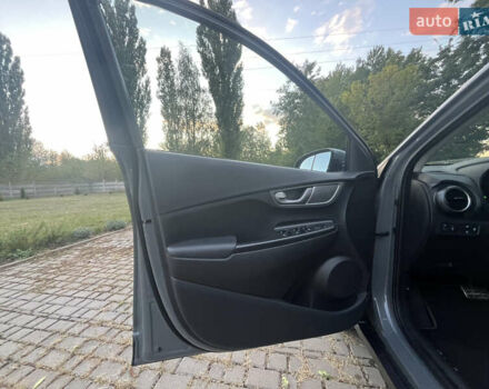 Серый Хендай Kona, объемом двигателя 0 л и пробегом 75 тыс. км за 15200 $, фото 11 на Automoto.ua