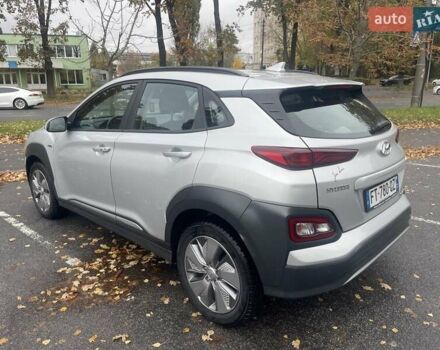 Серый Хендай Kona, объемом двигателя 0 л и пробегом 114 тыс. км за 17100 $, фото 3 на Automoto.ua