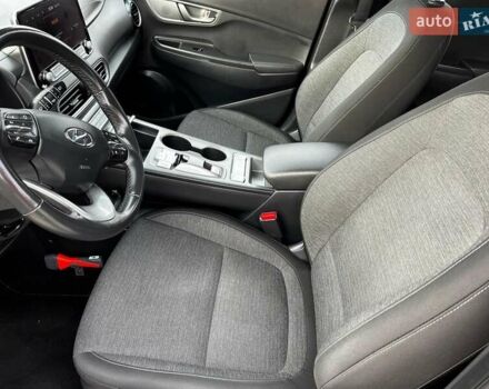Серый Хендай Kona, объемом двигателя 0 л и пробегом 136 тыс. км за 16700 $, фото 37 на Automoto.ua