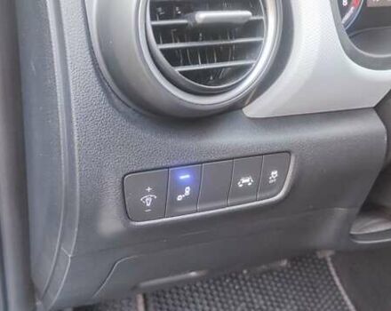 Сірий Хендай Kona, об'ємом двигуна 2 л та пробігом 61 тис. км за 14600 $, фото 22 на Automoto.ua