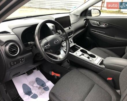 Сірий Хендай Kona, об'ємом двигуна 0 л та пробігом 70 тис. км за 18100 $, фото 17 на Automoto.ua