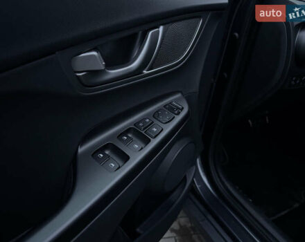 Серый Хендай Kona, объемом двигателя 0 л и пробегом 98 тыс. км за 18300 $, фото 16 на Automoto.ua