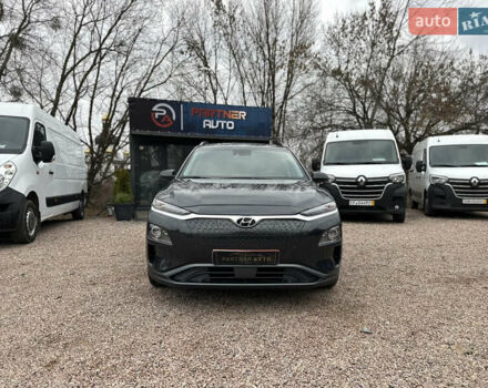 Сірий Хендай Kona, об'ємом двигуна 0 л та пробігом 61 тис. км за 18800 $, фото 2 на Automoto.ua