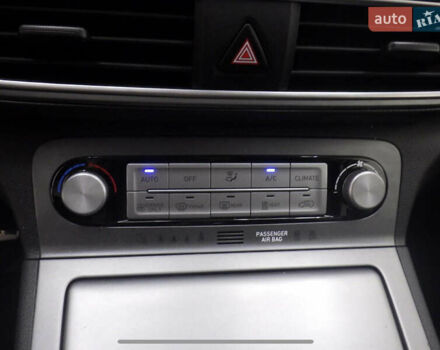 Сірий Хендай Kona, об'ємом двигуна 0 л та пробігом 78 тис. км за 18300 $, фото 18 на Automoto.ua