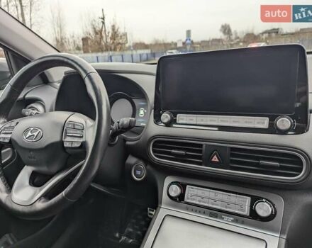 Сірий Хендай Kona, об'ємом двигуна 0 л та пробігом 55 тис. км за 14999 $, фото 11 на Automoto.ua