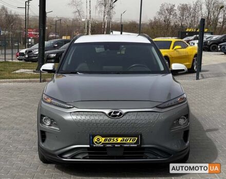 Серый Хендай Kona, объемом двигателя 64 л и пробегом 65 тыс. км за 22500 $, фото 1 на Automoto.ua