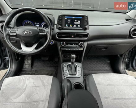 Сірий Хендай Kona, об'ємом двигуна 1.6 л та пробігом 32 тис. км за 18999 $, фото 24 на Automoto.ua