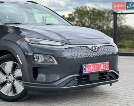 Серый Хендай Kona, объемом двигателя 0 л и пробегом 62 тыс. км за 16900 $, фото 5 на Automoto.ua