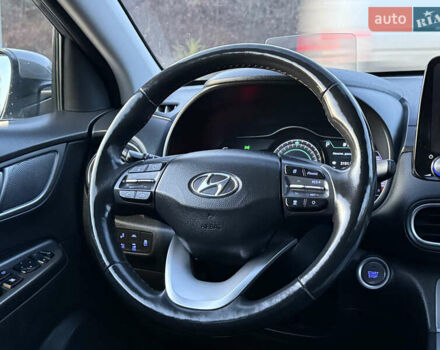 Сірий Хендай Kona, об'ємом двигуна 0 л та пробігом 63 тис. км за 18600 $, фото 2 на Automoto.ua