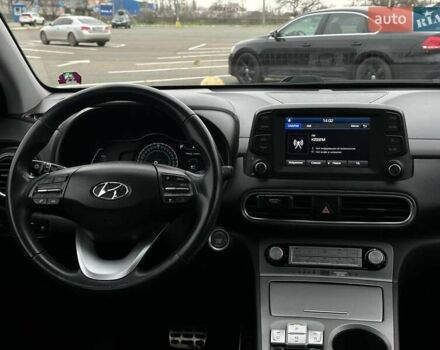 Серый Хендай Kona, объемом двигателя 0 л и пробегом 95 тыс. км за 17200 $, фото 13 на Automoto.ua