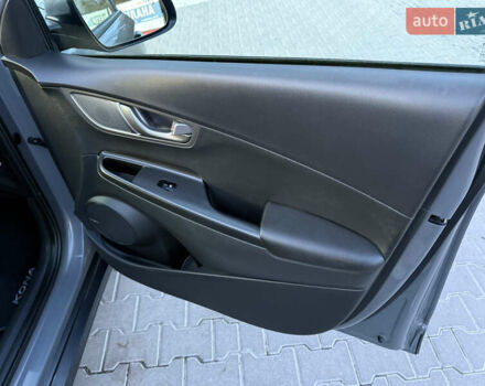 Сірий Хендай Kona, об'ємом двигуна 0 л та пробігом 63 тис. км за 18600 $, фото 27 на Automoto.ua