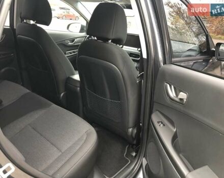 Сірий Хендай Kona, об'ємом двигуна 0 л та пробігом 70 тис. км за 17950 $, фото 22 на Automoto.ua