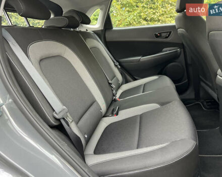 Серый Хендай Kona, объемом двигателя 1.6 л и пробегом 54 тыс. км за 20950 $, фото 49 на Automoto.ua