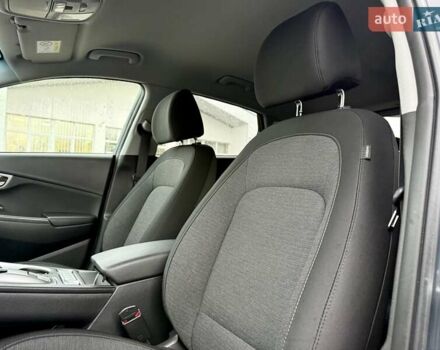 Серый Хендай Kona, объемом двигателя 0 л и пробегом 74 тыс. км за 15250 $, фото 45 на Automoto.ua