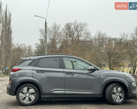Серый Хендай Kona, объемом двигателя 0 л и пробегом 136 тыс. км за 19300 $, фото 2 на Automoto.ua
