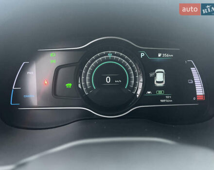 Серый Хендай Kona, объемом двигателя 0 л и пробегом 98 тыс. км за 17700 $, фото 7 на Automoto.ua