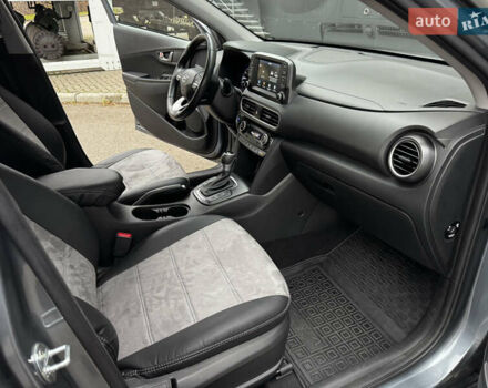 Сірий Хендай Kona, об'ємом двигуна 1.6 л та пробігом 32 тис. км за 18999 $, фото 20 на Automoto.ua