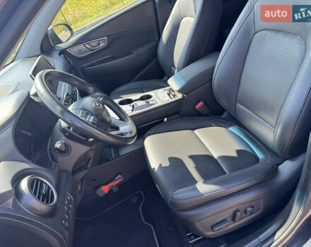 Серый Хендай Kona, объемом двигателя 0 л и пробегом 71 тыс. км за 16999 $, фото 12 на Automoto.ua