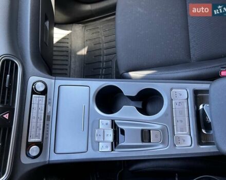 Серый Хендай Kona, объемом двигателя 0 л и пробегом 31 тыс. км за 20000 $, фото 10 на Automoto.ua