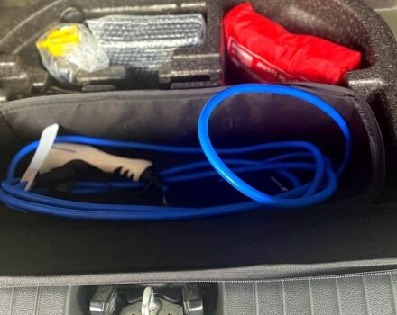 Сірий Хендай Kona, об'ємом двигуна 0 л та пробігом 75 тис. км за 16000 $, фото 4 на Automoto.ua