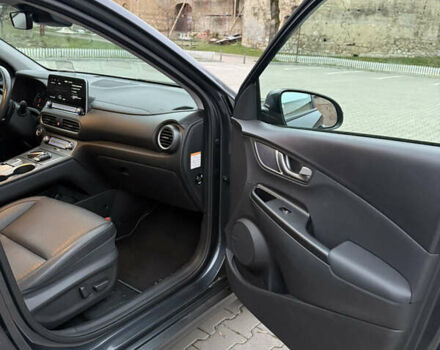 Сірий Хендай Kona, об'ємом двигуна 0 л та пробігом 98 тис. км за 17900 $, фото 25 на Automoto.ua