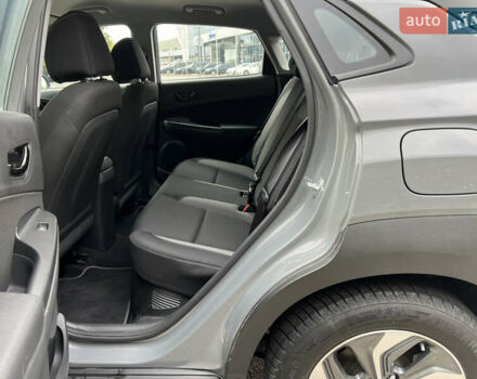 Серый Хендай Kona, объемом двигателя 1.6 л и пробегом 54 тыс. км за 20950 $, фото 41 на Automoto.ua