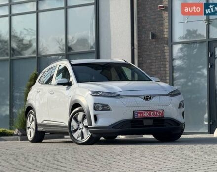 Серый Хендай Kona, объемом двигателя 0 л и пробегом 93 тыс. км за 17970 $, фото 24 на Automoto.ua