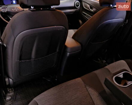 Серый Хендай Kona, объемом двигателя 0 л и пробегом 88 тыс. км за 20300 $, фото 36 на Automoto.ua