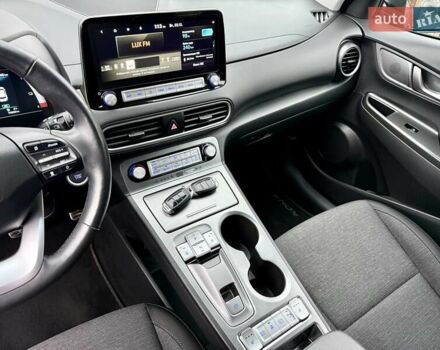 Серый Хендай Kona, объемом двигателя 0 л и пробегом 74 тыс. км за 15250 $, фото 55 на Automoto.ua