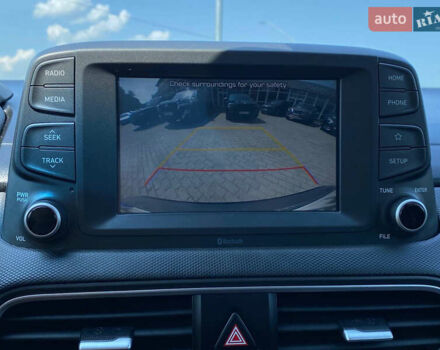 Серый Хендай Kona, объемом двигателя 2 л и пробегом 104 тыс. км за 15200 $, фото 11 на Automoto.ua