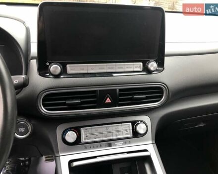 Сірий Хендай Kona, об'ємом двигуна 0 л та пробігом 70 тис. км за 17950 $, фото 27 на Automoto.ua